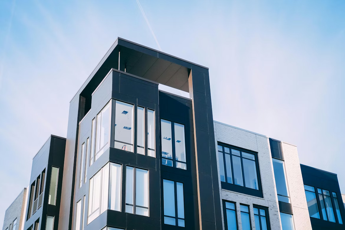 အဆင့်မြင့် ပြင်ဆင်ပြီး မြေကွက် ငှားရန်ရှိသည်